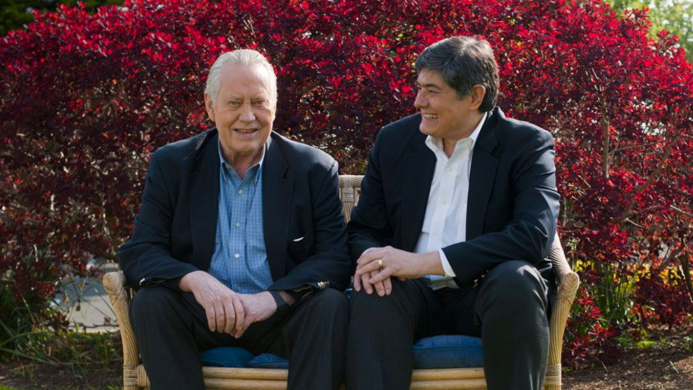 আশির দশকের শুরুতে গোপনে জনসেবা এবং দানপর্ব শুরু করলেন ফিনি। ১৯৮২ তে জন্ম নিল তাঁর সংস্থা ‘দ্য আটলান্টিক ফিলানথ্রপিস’। দু’ বছর পরে ডিউটি ফ্রি শপার্স গ্রুপে তাঁর নিজের সব শেয়ার তিনি দান করে দিলেন এই সংস্থায়। যার আর্থিক মূল্য ছিল প্রায় ৫০ কোটি ডলার।