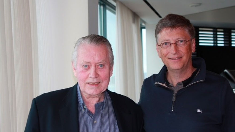 অতীতে দীর্ঘদিন বিশ্বের ধনীতম ব্যক্তির স্থান দখল করে থাকা বিল গেটস তাঁর গুণমুগ্ধ। আর এক ধনকুবের ওয়ারেন বাফে তো ফিনিকে নিজের জীবনের আদর্শ বলে মনে করেন।