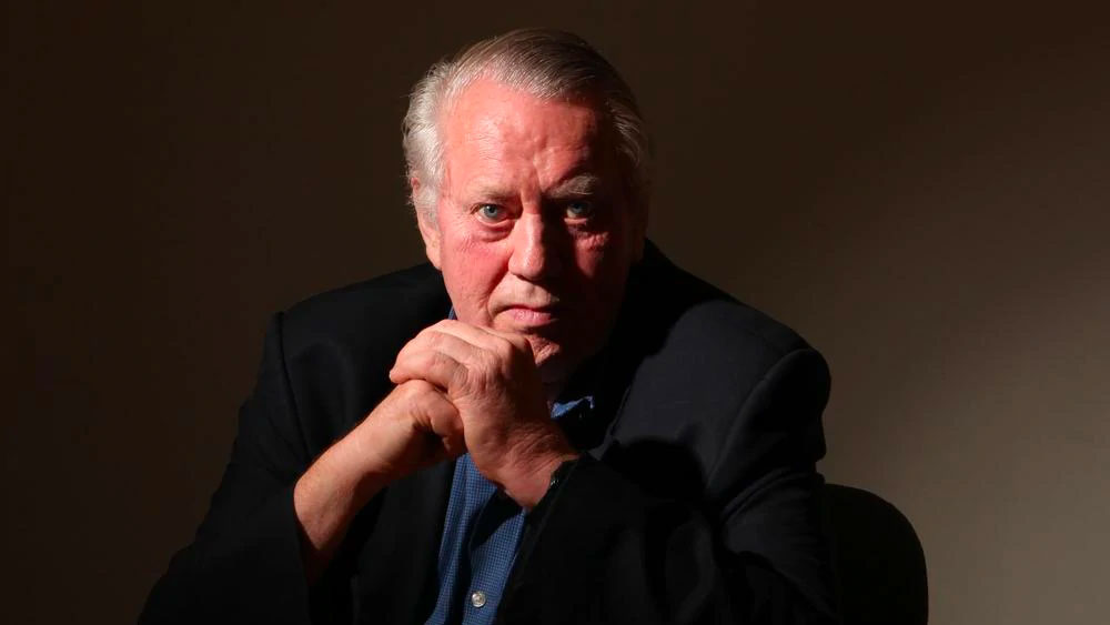 মার্কিন পত্রিকা বিশ্বের ধনকুবেরদের পাশাপাশি শ্রেষ্ঠ দাতাদের নামের তালিকাও প্রকাশ করে। দুই তালিকাতেই প্রথম সারিতে স্বমহিমায় বিরাজ করেছেন ফিনি। নিজের ধনসম্পত্তি জনকল্যাণে ব্যবহার করা-ই তাঁর কাছে শ্রেষ্ঠ জীবনদর্শন।