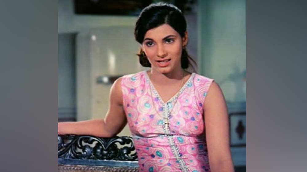 ১৯৮৪ সাল থেকে তাঁরা আলাদাই থাকছিলেন।১৯৮৫ সালে ফের বড়পর্দায় ফেরেন ডিম্পল। সুপারহিট হয় 'সাগর' সিনেমাটিও। সেরা অভিনেত্রীর পুরস্কারও পেয়েছিলেন একাধিক মঞ্চ থেকে।