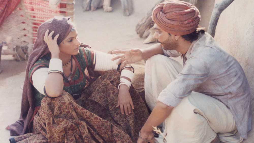 শুধুমাত্র মূলধারার বাণিজ্যিক ছবি নয়, সমান্তরাল ছবিতেও ডিম্পল রাখলেন দক্ষতার ছাপ। ডিম্পলের ১৪ বছর বয়সে রাজ কপূর ঠিক চিনেছিলেন যে এই মেয়ে অভিনয় করতে পারবে।শুধু শরীরী আবেদন নয়, অভিনয়ের মাধ্যমেও ডিম্পল প্রমাণ করলেন নিজেকে।