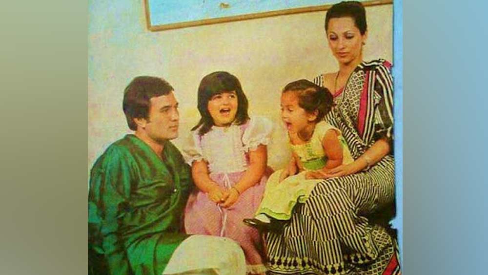 স্বামী রাজেশের সঙ্গে আলাদা থাকছিলেন তিনি।  যদিও দুই সন্তান টুইঙ্কল ও রিঙ্কির জন্যই নাকি ডিম্পলকে কোনও দিনই ডিভোর্স দিতে চাননি রাজেশ খন্না।