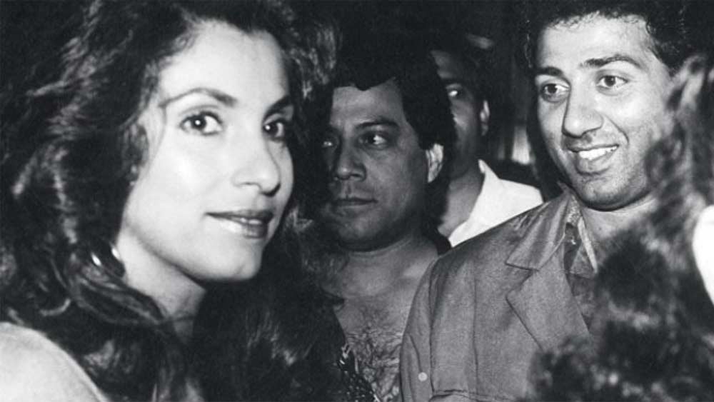 দুই মেয়ে টুইঙ্কল আর রিঙ্কি নাকি সানিকে ‘ছোটে পাপা’ বলেও ডাকতেন। আর সানি?  তিনি পারেননি ঘর ছেড়ে বেরিয়ে আসতে। বাবা ধর্মেন্দ্রর মতো নিজের ‘ড্রিমগার্ল’কে বিয়েও করতে পারেননি। 