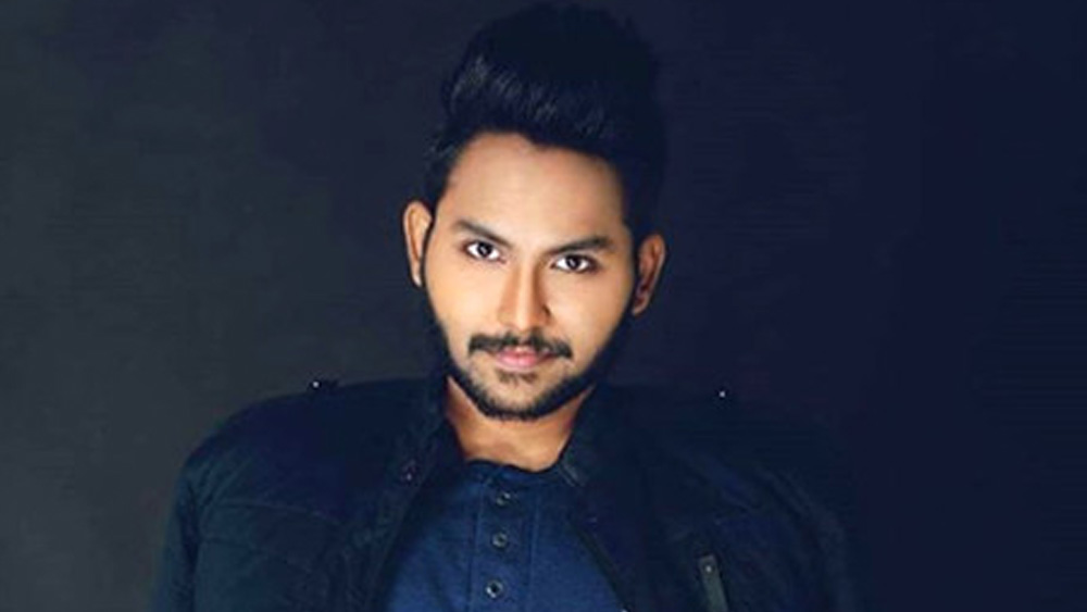 আট বছর বয়সে প্রথম অ্যালবাম ‘তোমরা শুনবে তো’ প্রকাশ করে জান জায়গা করে নিয়েছেন লিমকা বুক অব রেকর্ড-এ। গানের পাশাপাশি প্রায় ১৫ রকমের বাদ্যযন্ত্র বাজাতে পারেন তিনি।