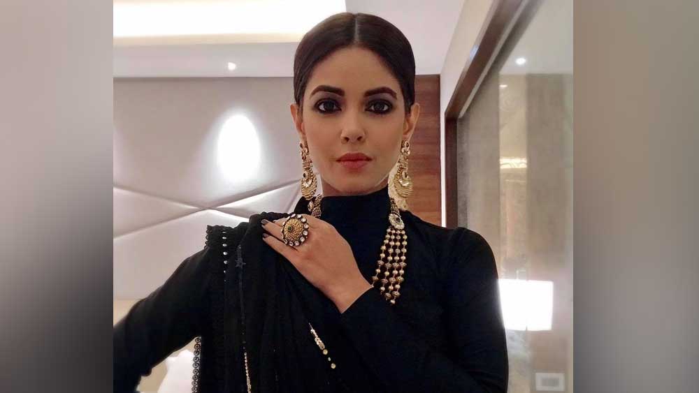 তবে মীরার দাবি, বলিউডে সবার জন্যই কাজ আছে। কারও কারও সময় হয়তো খারাপ যায়। তখন কাজের স্রোতে ভাটা আসে। তবে খারাপ সময় কেটেও যায়। সে বিষয়েও মীরা আত্মবিশ্বাসী।