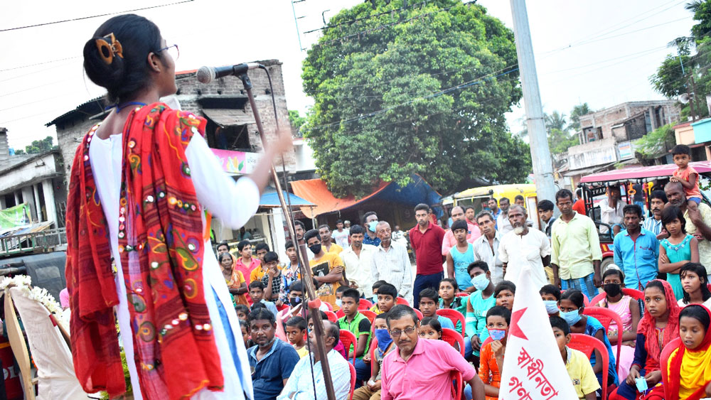 গাংনাপুরে ডিওয়াইএফ-এর পথসভা। নিজস্ব চিত্র