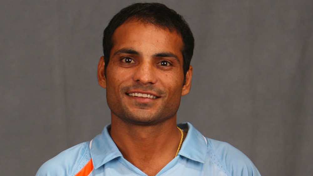 অলরাউন্ডার যোগিন্দর ব্যাটিংয়ের পাশাপাশি মিডিয়াম ফাস্ট বোলিংও করতেন। ২০০৭-এ দক্ষিণ আফ্রিকায় প্রথম টি-টোয়েন্টি বিশ্বকাপ সাক্ষী ছিল তাঁর জীবনের সেরা পারফরম্যান্সের। ফাইনালে পাকিস্তানের বিরুদ্ধে শেষ ওভার বল করতে এসেছিলেন তিনি। ৬ বলে ১৩ রান প্রয়োজন ছিল পাকিস্তানের। ভারতের চ্যাম্পিয়ন হওয়ার জন্য দরকার এক উইকেট।