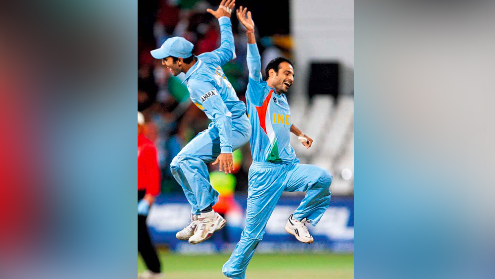 প্রথম দুই বলে সাত রান দিয়ে বসেন তিনি। চার বলে দরকার ছিল ছয় রানের। যোগিন্দরের বল স্কুপ করতে গিয়ে শর্ট ফাইন লেগে ক্যাচ দিয়ে বসেন মিসবা। যা তালুবন্দি করেন শ্রীসন্থ। উৎসব শুরু হয়ে যায় ওয়ান্ডারার্সে।