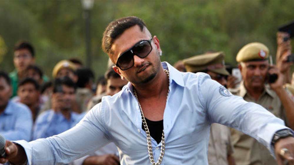 হানি সিংহ-বলিউডের বিখ্যাত র‌্যাপার হানি সিংহ। তিনি নাকি বহু বার রিহ্যাবে গিয়েছিলেন মাদকাসক্তি থেকে রেহাই পেতে। গাঁজা, কোকেন, হেরোইন সবরকম মাদক সেবনেরই নাকি অভ্যাস আছে হানির।