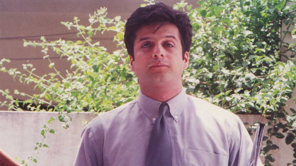 ফারদিন খান- ফারদিন নাকি কোকেন থেকে হেরোইন সব রকম মাদকেই আসক্ত হয়ে পড়েছিলেন। এই আসক্তি ছাড়ার চেষ্টাও করেছিলেন তিনি। মাদক থাকার অভিযোগে তিনি গ্রেফতারও হয়েছিলেন।