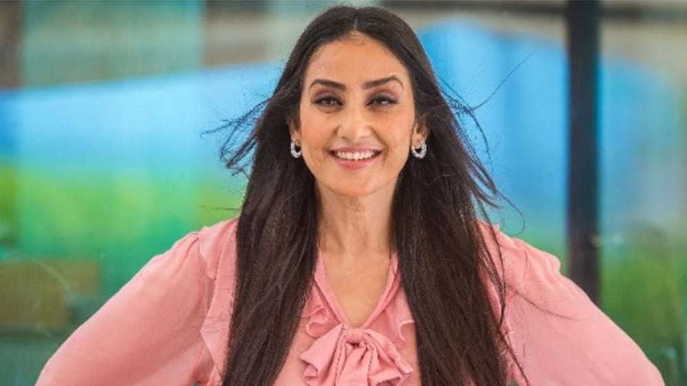 মনীষা কৈরালা- নব্বইয়ের দশকের অন্যতম নায়িকা মনীষা। তিনিও নাকি ভয়ঙ্কর মাদক সেবন করতেন। তবে ওভারির ক্যানসার ধরা পড়ার পর নাকি অভিনেতা সেই অভ্যাস ত্যাগ করেন।