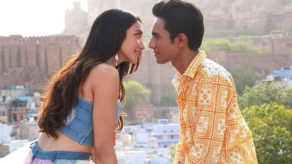 মেন স্ট্রিম থেকে বেরিয়ে একেবারে ভিন্ন কনসেপ্টে সিরিজটি তৈরি করেছেন পরিচালক আনন্দ তিওয়ারি। এই সিরিজের বেশ কয়েকটি অজানা তথ্য রইল এই গ্যালারিতে।