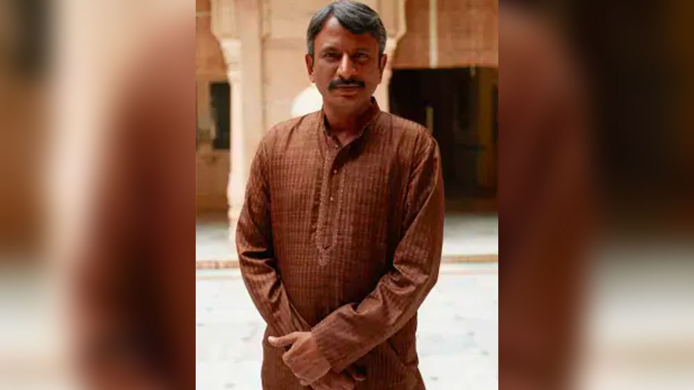 এই সিরিজে রাধের বাবার অভিনয় করেছেন রাজেশ তৈলাং। সঙ্গীতের সঙ্গে তাঁর পরিচয় শৈশব থেকেই। তাঁর ঠাকুরদা পণ্ডিত গোবিন্দলাল গোস্বামী ছিলেন রাজস্থানের খ্যাতনামা তবলাবাদক। অভিনয়ের পাশাপাশি এক জন লেখক, কবি এবং পরিচালক হিসেবেও পরিচিতি রয়েছে রাজেশের।