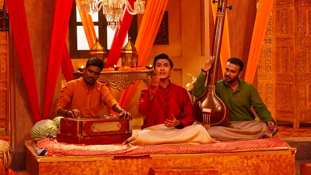 এই সিরিজের শেষ পর্ব ‘যুগলবন্দি’। যেখানে অতুল কুলকার্নি ওরফে দিগ্বিজয়ের সঙ্গে সঙ্গীত প্রতিযোগিতা হচ্ছে রাধের। সেখানে মল্লার রাগ ‘গরজ গরজ’ গাওয়া হচ্ছিল যুগলবন্দিতে। পরিচালক আনন্দ তিওয়ারি জানান, গত বছরের এপ্রিলে বিকানেরে এই যুগলবন্দির শুটিং হয়।