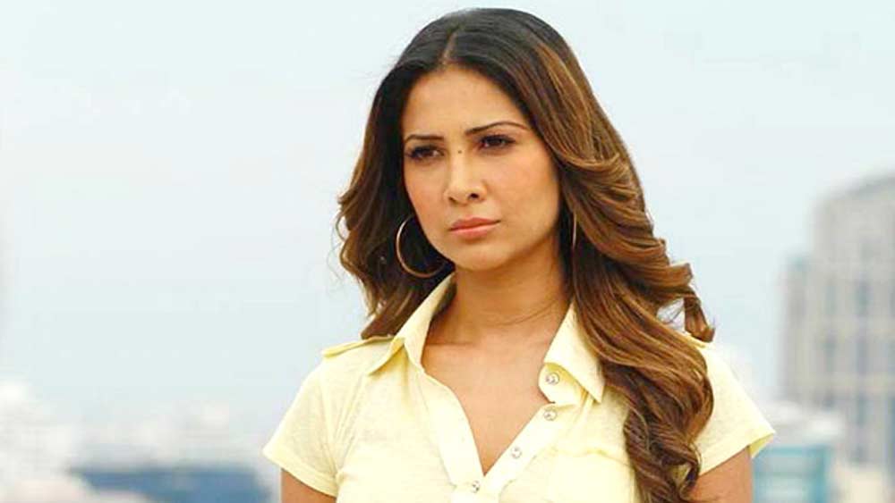 তবে পুনজানির সঙ্গে বিচ্ছেদের পর চরম অর্থনৈতিক সঙ্কটে পড়েন কিম। শোনা যায়, প্রায় কপর্দকশূন্য অবস্থায় মুম্বই ফিরে এসেছিলেন তিনি।