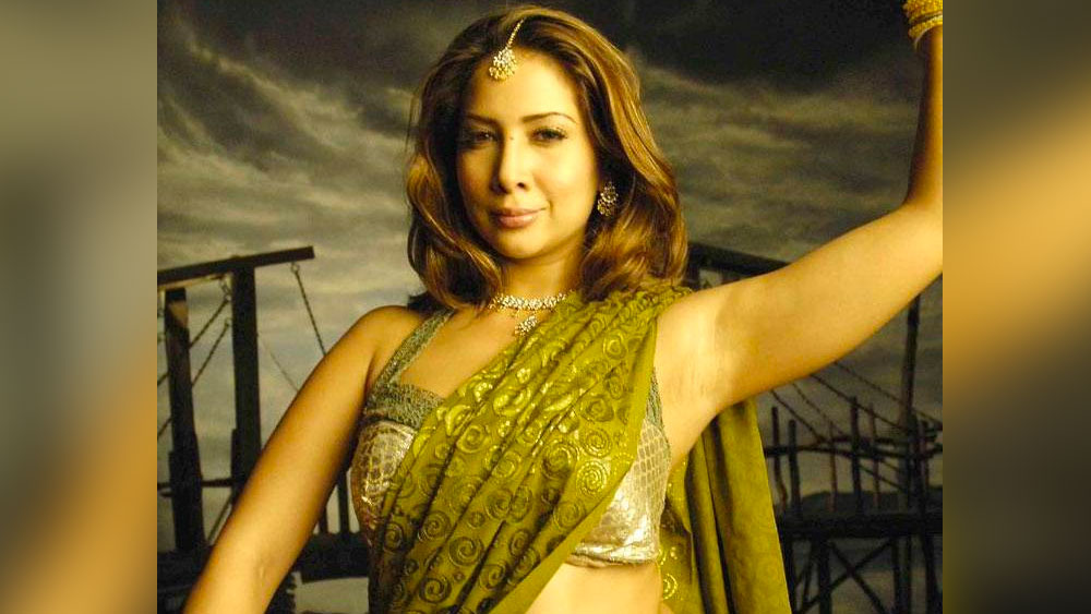 একের পর এক সম্পর্ক, ব্যর্থ প্রেম, কেরিয়ার এ সবের মাঝেও লকডাউন পর্বে ইনস্টাগ্রামে একের পর ছবি পোস্ট করেছেন অভিনেত্রী। নিজের সঙ্গে সময় কাটিয়েছেন, পোস্টে লিখেছেন এমনই। শোনা যাচ্ছে, একটি রিয়্যালিটি শোয়ের বিচারকের আসনে দেখা যেতে পারে তাঁকে।