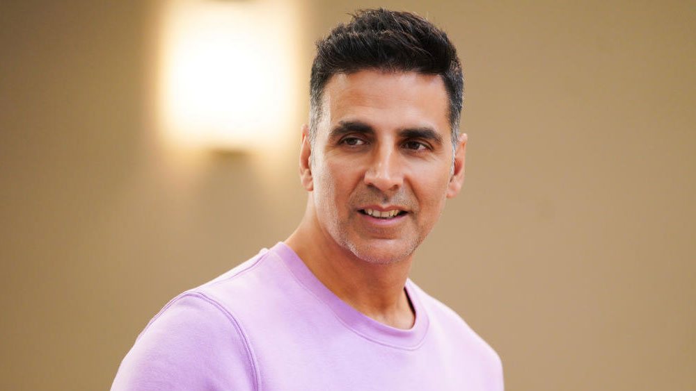 অক্ষয় কুমার: ২০২০-তে অক্ষয় কুমারের উপার্জন ৪৮.৫ মিলিয়ন ডলার (৩৬২ কোটি টাকা)। ফোর্বসের তালিকায় তাঁর স্থান ষষ্ঠ। ২০১৯-এ চতুর্থ স্থানে ছিলেন তিনি।