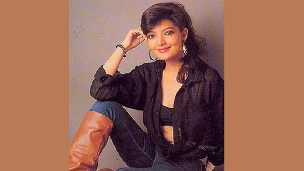 সেখান থেকে ‘আকর্ষণ’, ‘অপনা দেশ পরায়ে লোগ’, ‘মহাদেব’, ‘তুফান’, ‘মহা সংগ্রাম’, ‘তেজা’, ‘হাতিম হ্যায়’, ‘অগ্নিকাল’, ‘নম্বরি আদমি’, ‘খেল’, ‘হক’, ‘প্রতিকার’-এ মতো একাধিক ছবিতে দেখা যায় তাঁকে।