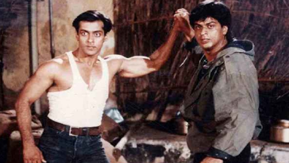 নব্বইয়ের দশকে বলিউডে যখন সলমন, শাহরুখরা ধীরে ধীরে স্টারডমের দিকে এগোচ্ছেন, সেইসময় তাঁদের সঙ্গেও কাজের সুযোগ পান সোনু। ১৯৯২ সালে শাহরুখের সঙ্গে ‘দিল আশনা হ্যায়’ এবং সলমনের সঙ্গে ‘নিশ্চয়’ ছবিতে অভিনয় করেন তিনি।