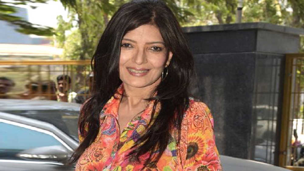 কেরিয়ারে ভাটা দেখে সেই সময় আমেরিকা নিবাসী সূর্যপ্রকাশ নামের এক ব্যবসায়ীকে বিয়ে করে মায়ানগরী থেকে বিদায় নেন সোনু। কিন্তু বিয়ের কয়েক বছরের মধ্যেই সূর্যপ্রকাশের মৃত্যু হয়। এক কন্যাকে নিয়ে পরে প্রবাসী ভারতীয় চলচ্চিত্র নির্মাতা প্রতাপ সিংহকে বিয়ে করেন সোনু।