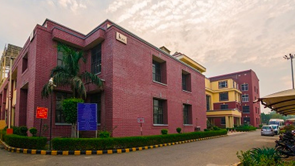 সম্পূর্ণ দেশীয় প্রযুক্তিতে তৈরি এই আটুম ১ ইলেকট্রিক মোটরসাইকেলটি ইন্টারন্যাশনাল সেন্টার অটোমেটিক টেকনোলজি দ্বারা অনুমোদিত। এর দাম মাত্র ৫০ হাজার টাকা।