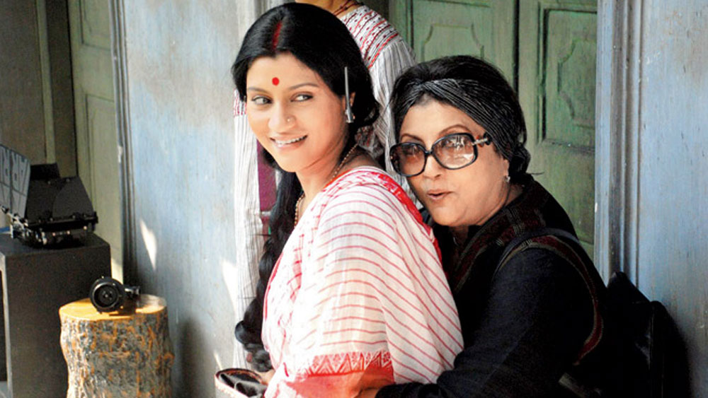 কঙ্কণা ও রণবীর, দু’জনে সম্পূর্ণ আলাদা পরিবেশে বড় হয়েছেন। বিখ্যাত মায়ের মেয়ে হিসেবে ছোট থেকেই স্টুডিয়ো পাড়ায় আনাগোনা ছিল কঙ্কণার। সেই ছোট্ট বয়সেই অভিনয়ে পদার্পণ তাঁর। তার পর নায়িকা হিসেবেও একের পর এক মাইলস্টোন ছুঁয়ে দেখেছেন।