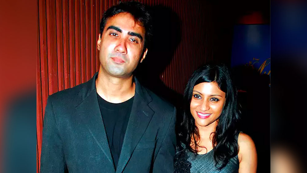 সময় যত এগোতে থাকে ততই বিভিন্ন পার্টি এব‌ং অনুষ্ঠানে একসঙ্গে দেখা দিতে শুরু করেন কঙ্কণা ও রণবীর। কিন্তু সেইসময় রণবীর শোরের সঙ্গে পূজা ভট্টের সম্পর্ক নিয়ে গুঞ্জন ছিল। তাই কঙ্কণা ও রণবীরের মধ্যে যে কোনও সম্পর্ক থাকতে পারে, সে কথা বুঝে উঠতে সময় লেগেছিল সকলের।