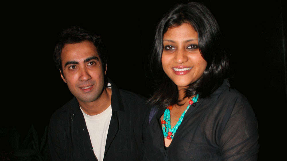 ২০১৫ সালে প্রথম আলাদা থাকার কথা স্বীকার করেন রণবীর। দাম্পত্য সমস্যার জন্য নিজেকেই দায়ী করেন তিনি। তবে আলাদা থাকার সিদ্ধান্ত যে দু’জনে মিলেই নিয়েছেন, সে কথাও জানিয়ে দেন। তবে এর পরেও সম্পর্ক টিকিয়ে রাখার চেষ্টা করে যান কঙ্কণা ও রণবীর। নিয়মিত কাউন্সেলিং করান তাঁরা।