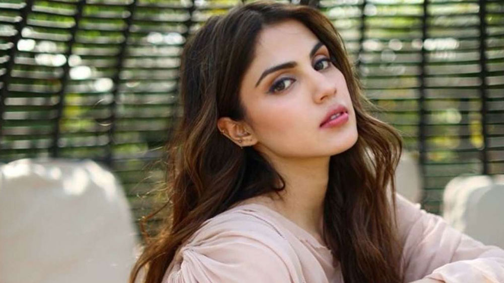 ১৮ অগস্ট রিয়া চক্রবর্তী একটি বিবৃতিতে জানান, সুশান্ত সিংহ রাজপুত মৃত্যুরহস্যে সিবিআই তদন্তে তাঁর কোনও আপত্তি নেই।