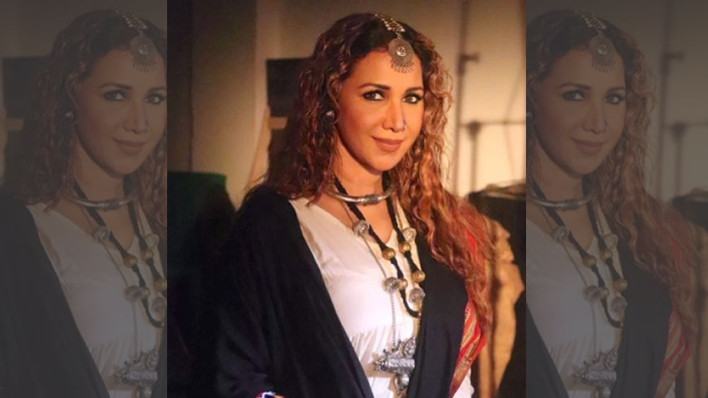 একে স্টারকিড, তার উপর সূত্রপাতেই জনপ্রিয়তা। ঋতুর কাছে ছবির সুযোগ আসতে দেরি হয়নি। তবে খুব বেশি ছবিতে অভিনয় করতেন না ঋতু। ছবি নিতেন বেছে বেছে। বাকি নায়িকা যেখানে সেকেন্ড লিডেও অভিনয় করতেন, সেখানে ঋতু চাইতেন বাছাই চরিত্র।