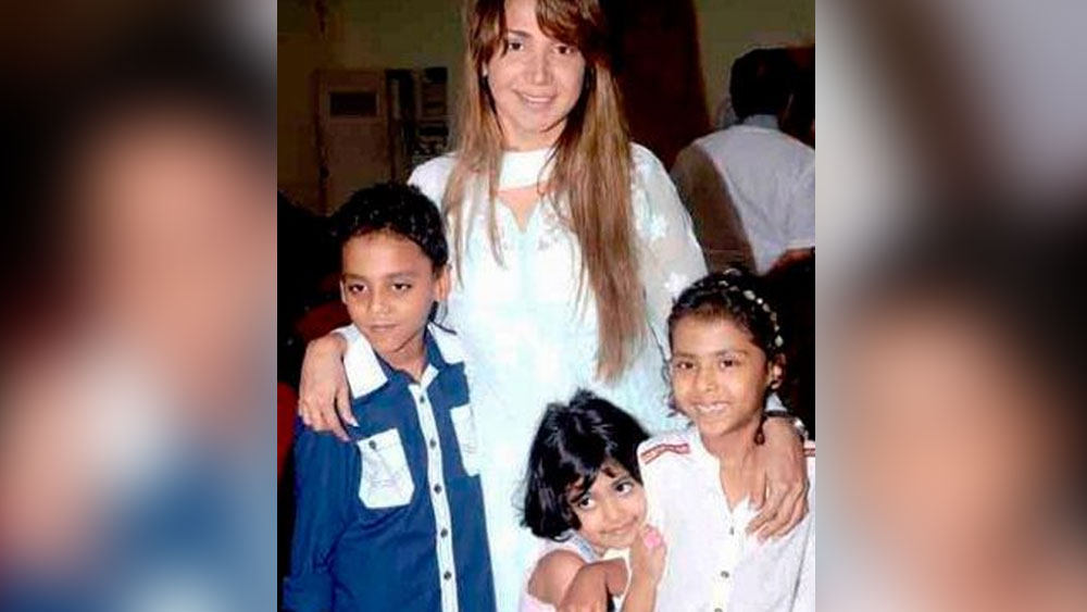 কেরিয়ার এবং সম্পর্ক, দু’ দিকে ধাক্কা খেয়ে ঋতু ঠিক করলেন তিনি বলিউড থেকে দূরে সরে যাবেন। বিয়েও করবেন ইন্ডাস্ট্রির বাইরের কাউকে। সেটাই তিনি করেছিলেন। বিয়ে করেছিলেন ব্যবসায়ী হরি ভেঙ্কটকে।