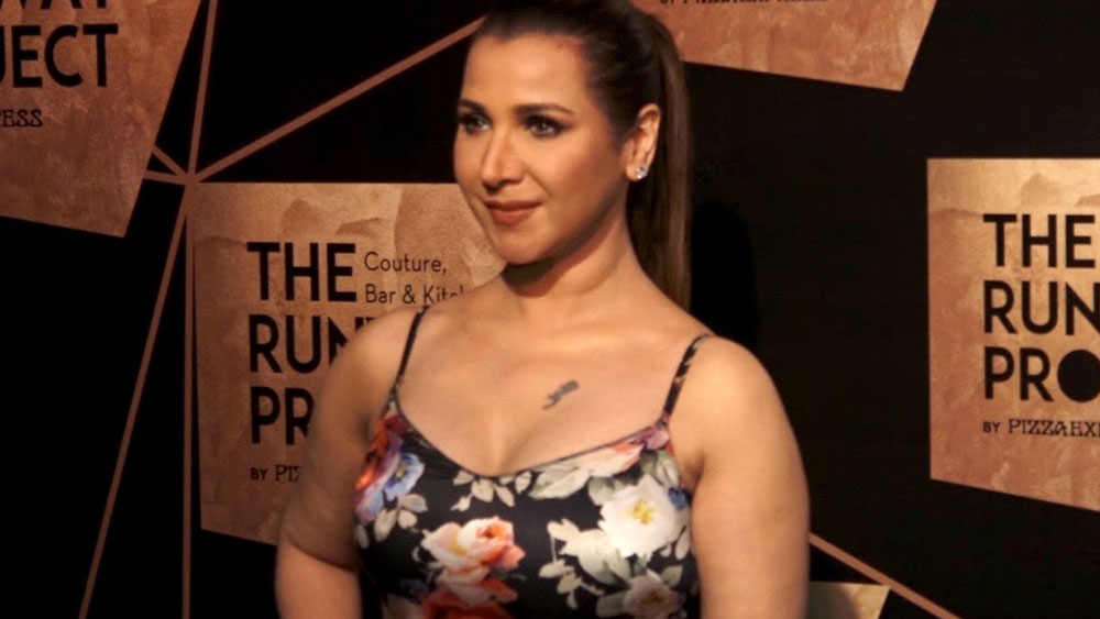 বিয়ের পরে স্বামী এবং যমজ সন্তানের সংসার নিয়ে ব্যস্ত হয়ে পড়েন ঋতু। বহু দূরে চলে যান গ্ল্যামারদুনিয়া থেকে। বলিউডের ‘বিস্মৃত অভিনেত্রী’-দের মধ্যে আলোচিত হয় তাঁর নাম।