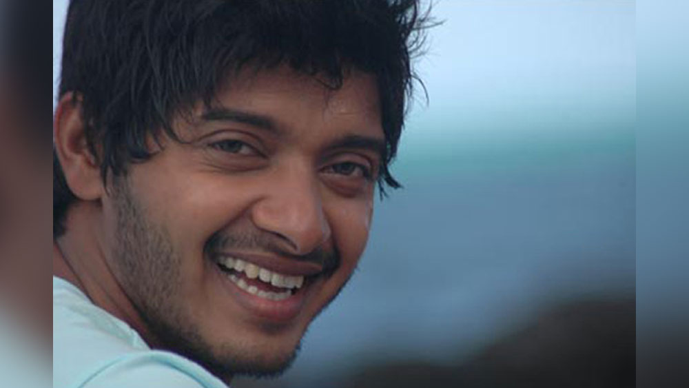 কলেজে পড়ার সময় থেকে অভিনয়কে ভালবাসতে শুরু করেন তিনি। প্রথমে কলেজ ড্রামায় অংশ নিতেন। সেখান থেকে মরাঠি থিয়েটারে সুযোগ পান। মহারাষ্ট্র জুড়েই স্টেজ পারফর্ম করতে শুরু করেন।