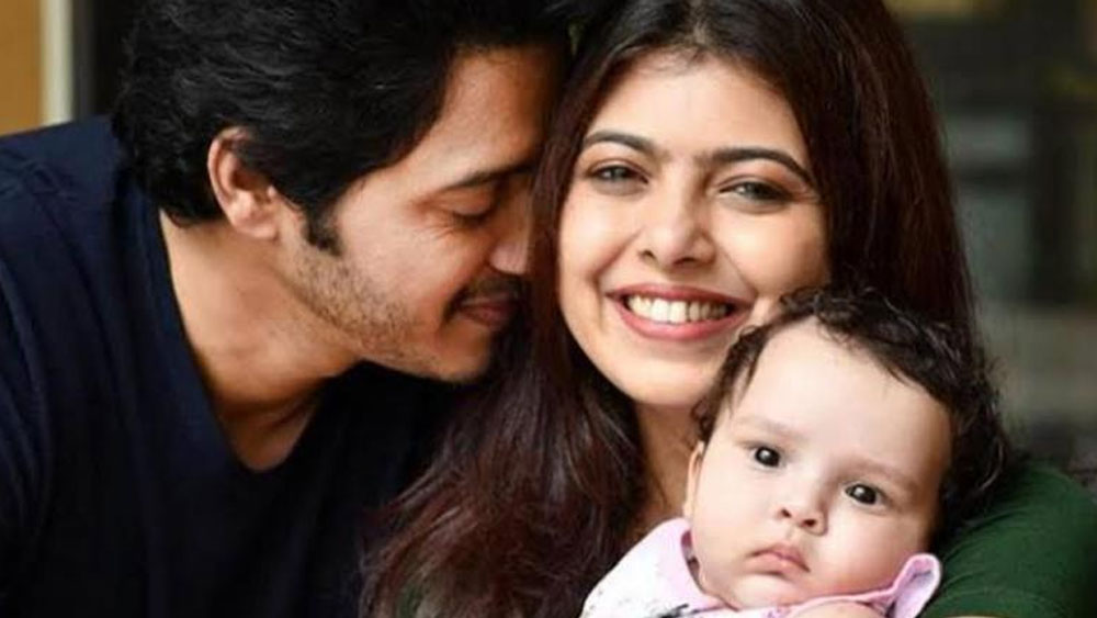 শ্রেয়সের স্ত্রী দীপ্তি একজন মনোবিদ। তাঁদের এক মেয়ে।