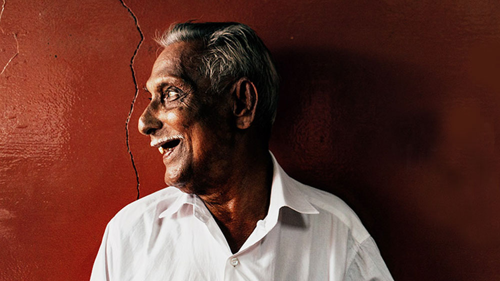 ১৯৮৪ থেকে তিনি অভিধান সংকলনের কাজ শুরু করেন। তবে পুরোপুরি মন দিতে পেরেছিলেন আরও ১০ বছর পার করে, চাকরি থেকে অবসর গ্রহণের পরে। সারা দিন শব্দ ও প্রতিশব্দ অনুসন্ধান করতেন তিনি। এতেই সব থেকে বেশি আনন্দ ও তৃপ্তি ছিল তাঁর।