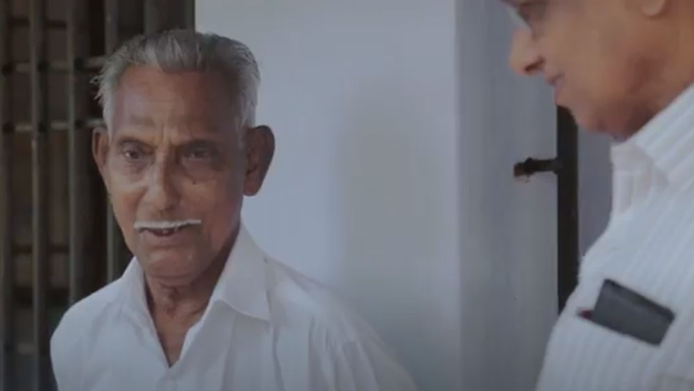 শব্দের খেলায় পাগল শ্রীধরণ রাতে ঘুমের মধ্যে স্বপ্নেও নাকি নতুন নতুন শব্দ খুঁজে পেতেন। ঘুম ভেঙে তখন বসে পড়তেন অভিধান লেখার কাজে।