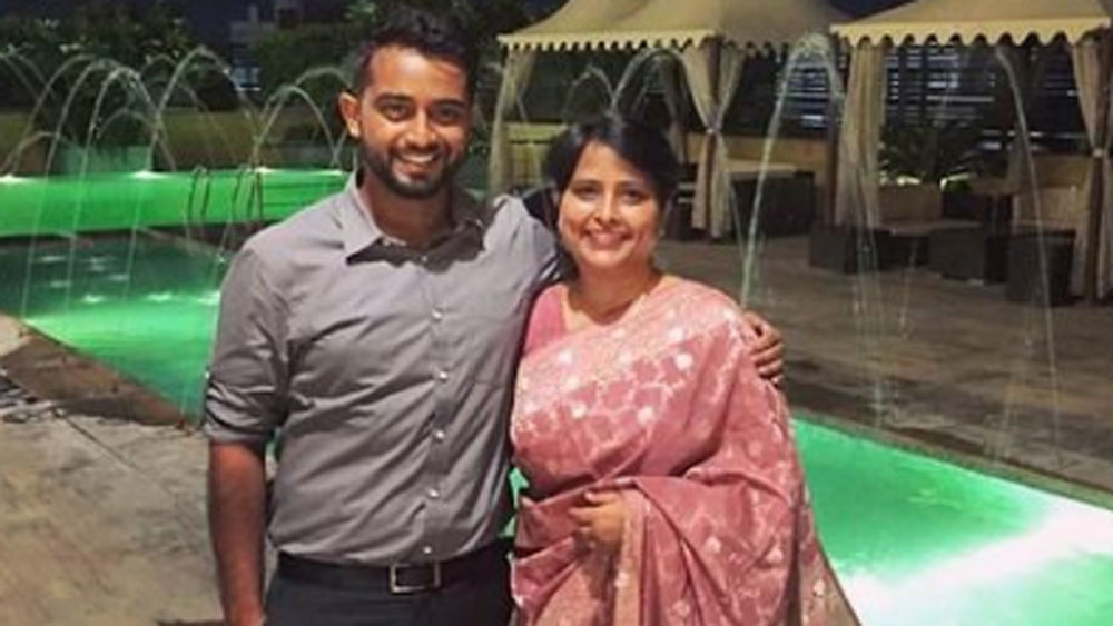 রোজ ভোর ৫টায় ঘুম ভাঙে তাঁর। কাবাব, ২০ কিলো বিরিয়ানি এবং ৫ কিলো বাটার চিকেন তৈরি করে ফেলেন। রবিবার তাঁর বিক্রি সবচেয়ে বেশি।