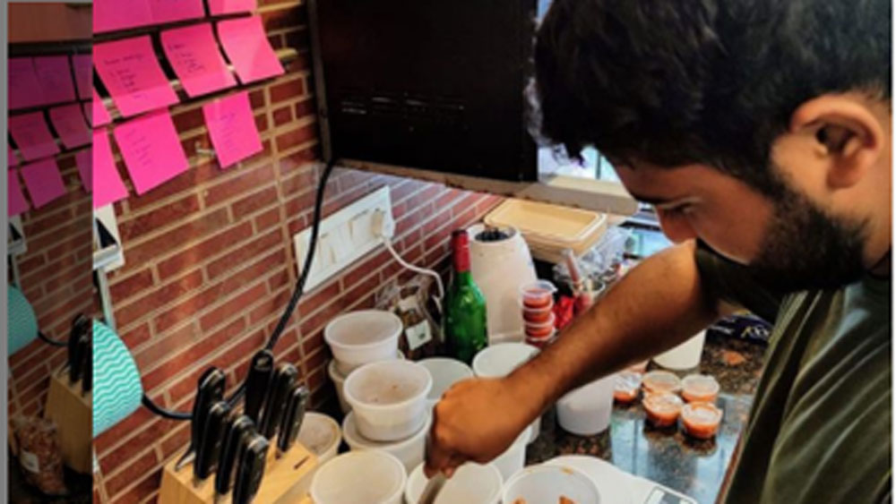 অথচ ছোট থেকে পরিকল্পনা কিছু অন্যই ছিল তাঁর। দ্বাদশ শ্রেণি পাশ করার পরই পাইলট হওয়ার প্রশিক্ষণ নিতে শুরু করেছিলেন।