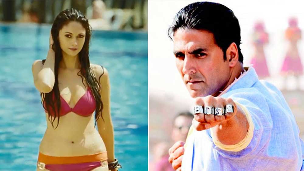 বিষয়টি এমন ছিল, অভিনেত্রী অদিতি রাওয়ের সঙ্গে খারাপ আচরণ করেছেন অক্ষয় এবং তা নাকি মোটা টাকার বিনিময়ে ধামাচাপা দিয়েছেন তাঁর স্ত্রী টুইঙ্কল।