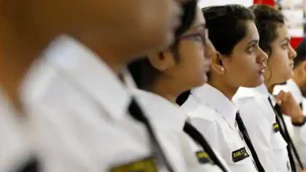 কতজন উত্তর মেরু দেখেছেন? নিজেকে ভাগ্যবান মনে করছেন ক্যাপ্টেন জোয়া। তাঁর কথায়, আকাশপথে অতলান্তিক এবং প্রশান্ত মহাসাগর পাড়ি দেওয়ার থেকেও মেরু পেরিয়ে এক প্রান্ত থেকে অন্য প্রান্ত থেকে যাওয়া সম্পূর্ণ অন্য অভিজ্ঞতা। তার অংশ হতে পারবেন বলে তিনি নিজেকে ভাগ্যবান মনে করছেন।