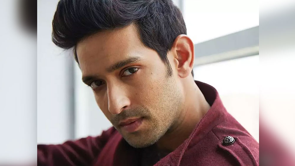 এই ছবিতে কাজের সুবাদে তিনি নমিনেশন পান অ্যাওয়ার্ড ফাংশনে। কিন্তু তাঁর অভিযোগ, অনুষ্ঠানে যাওয়ার আমন্ত্রণই পাননি তিনি। টেলিভিশনে অভিনয় করা বিক্রান্তকে গুরুত্ব দিত না বলিউডের তথাকথিত কুলীন সমাজ। অবশ্য বিক্রান্তের কিছু এসে যায়নি। তিনি অপেক্ষা করে থেকেছেন ভাল সুযোগের।