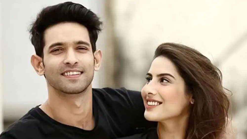 অভিনয় করতে গিয়েই বিক্রান্তের আলাপ শীতল ঠাকুরের সঙ্গে। ‘ব্রোকেন বাট বিউটিফুল’ শো-এ শীতল ছিলেন তাঁর সহঅভিনেত্রী। তাঁদের সম্পর্কের বয়স পেরিয়ে গিয়েছে ৪ বছর। এনগেজমেন্ট হয়ে গেলেও এখনও বিয়ের কথা ভাবেননি দু’জনের কেউ।