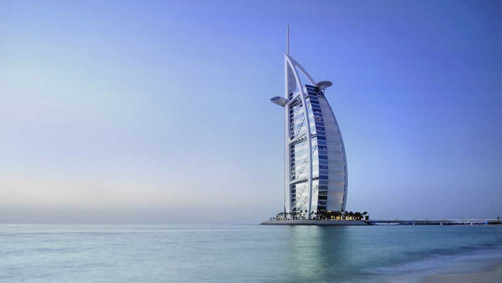 ‘বুর্জ’ কথার অর্থ মিনার। ‘বুর্জ আল আরব’ হল আরবদেশের মিনার। দুবাইয়ে পারস্য উপসাগরের উপকূলে ‘জুমেইরাহ’ হল সাদা বালির সৈকত। সেখানে একটি কৃত্রিম দ্বীপে দাঁড়িয়ে আছে এই হোটেল। পালতোলা নৌকোর মতো দেখতে এই অতিথিশালা বিশ্বের উচ্চতম হোটেলগুলির মধ্যে অন্যতম।