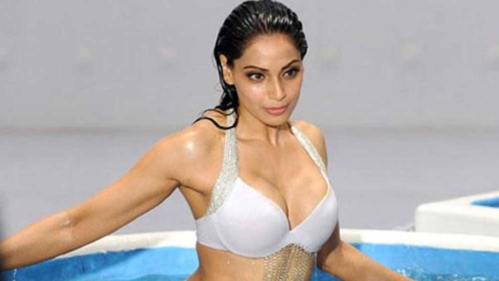 স্টার কিডের সঙ্গে ডেবিউয়ের প্রস্তাব ফিরিয়ে দিয়ে ‘বহিরাগত’ এক লড়াকু অভিনেতার সঙ্গে জুটি বেঁধে ছবি করেছেন তিনি। কেরিয়ারে সফলও হয়েছেন নিজের কর্মবলে।