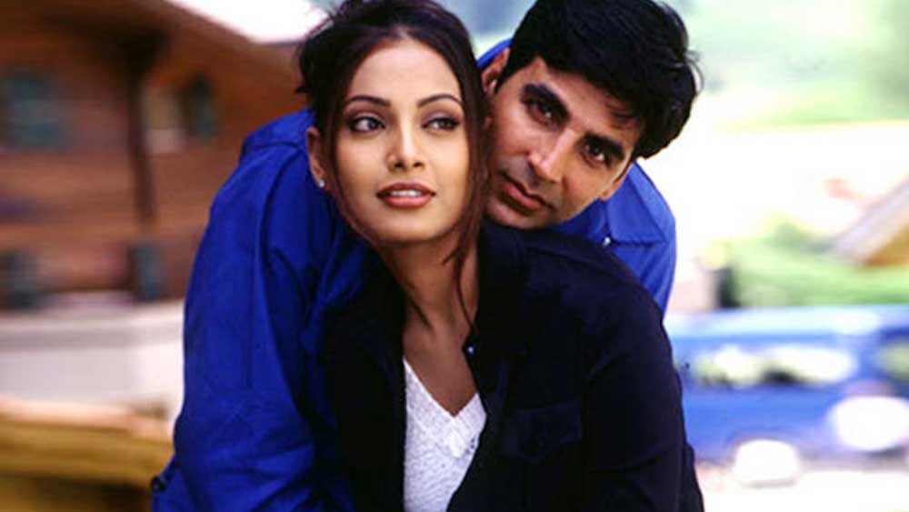 অবশেষে ২০০১ সালে ‘আজনবি’ ফিল্মে অক্ষয় কুমারের সঙ্গে জুটি বাঁধেন তিনি। এই ফিল্মে করিনা কপূর এবং ববি দেওলও ছিলেন।