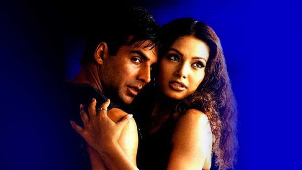 এটি সুপারহিট ফিল্ম ছিল। দর্শকেরা ভীষণ পছন্দ করেছিলেন। স্টার কিডকে প্রত্যাখ্যান করে এ ভাবেই নন ফিল্মি অক্ষয় কুমারের সঙ্গে ইন্ডাস্ট্রিতে পা রাখেন তিনি।