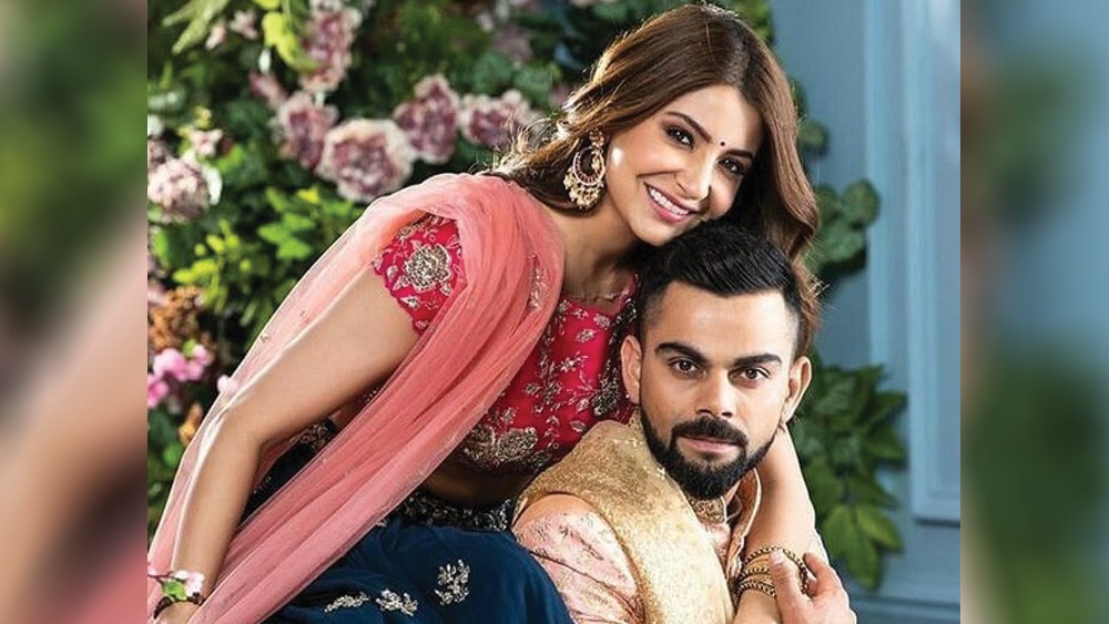 সকলের সঙ্গে টুইটারের মাধ্যমে এই সুখবর ভাগ করে নিয়েছেন স্বয়ং কোহালি। এই খবর জানার পরেই অনেকে বলছেন, সইফিনার তৈমুরের নতুন ‘কম্পিটিটর’ এসে গেল!