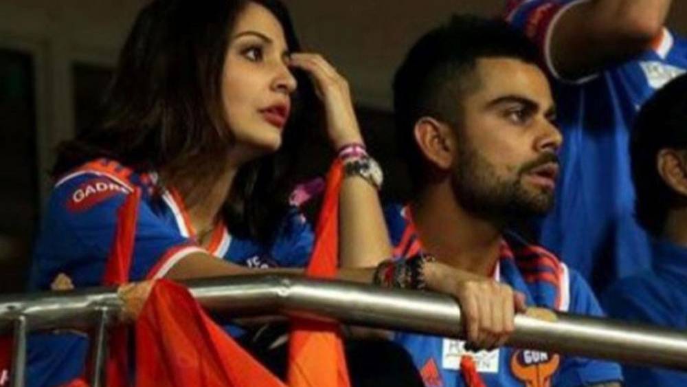 দু’জনকে একসঙ্গে আইএসএল চলাকালীন গ্যালারিতে একসঙ্গে দেখা গিয়েছিল। বিরাটের দল এফসি গোয়ার জন্য একসঙ্গে গলা ফাটাচ্ছিলেন ‘লভ বার্ডস’।