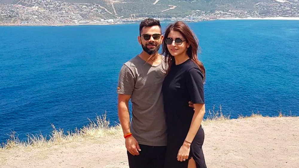 ২০১৪ সালেই বিরাটের সেই ‘এপিক ফ্লাইং কিস’-এ সবাই বুঝে যান, এ জুটির প্রেম কতটা গভীর।