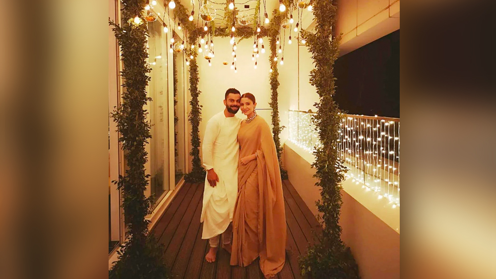 আন্তর্জাতিক নারী দিবসে মা ও অনুষ্কার সঙ্গে দু’টি ছবির কোলাজ পোস্ট করে বিরাট লিখেছিলেন, ‘...আমার জীবনের সবচেয়ে শক্তিশালী দুই নারী...।’